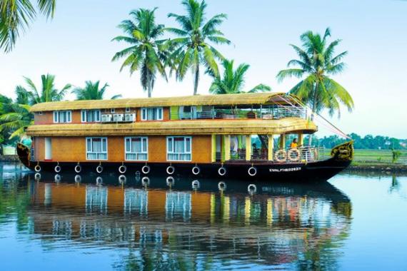 Luxury Houseboat in Alleppey, Kerala