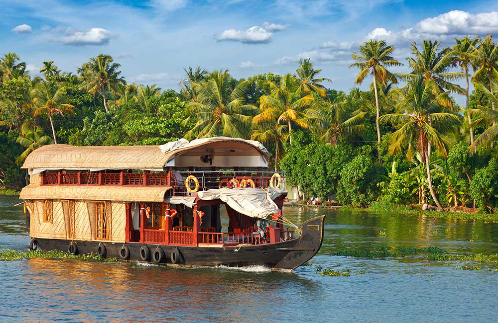 Deluxe Houseboat in Kerala