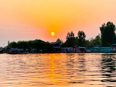 Dal Lake, Kashmir Holiday Packages